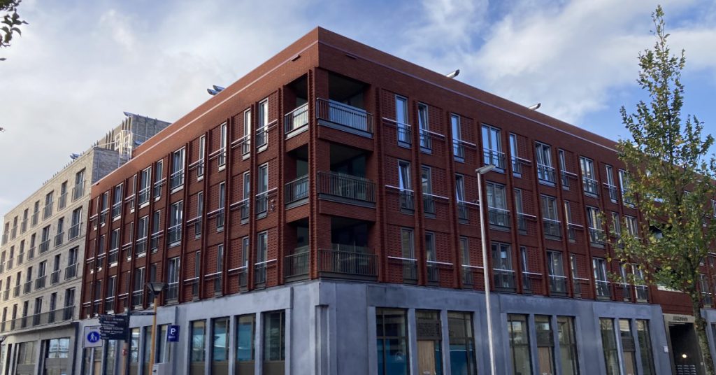 Leidse Rijn Utrecht met zonnepanelen en signatuur TotaalDakConcept